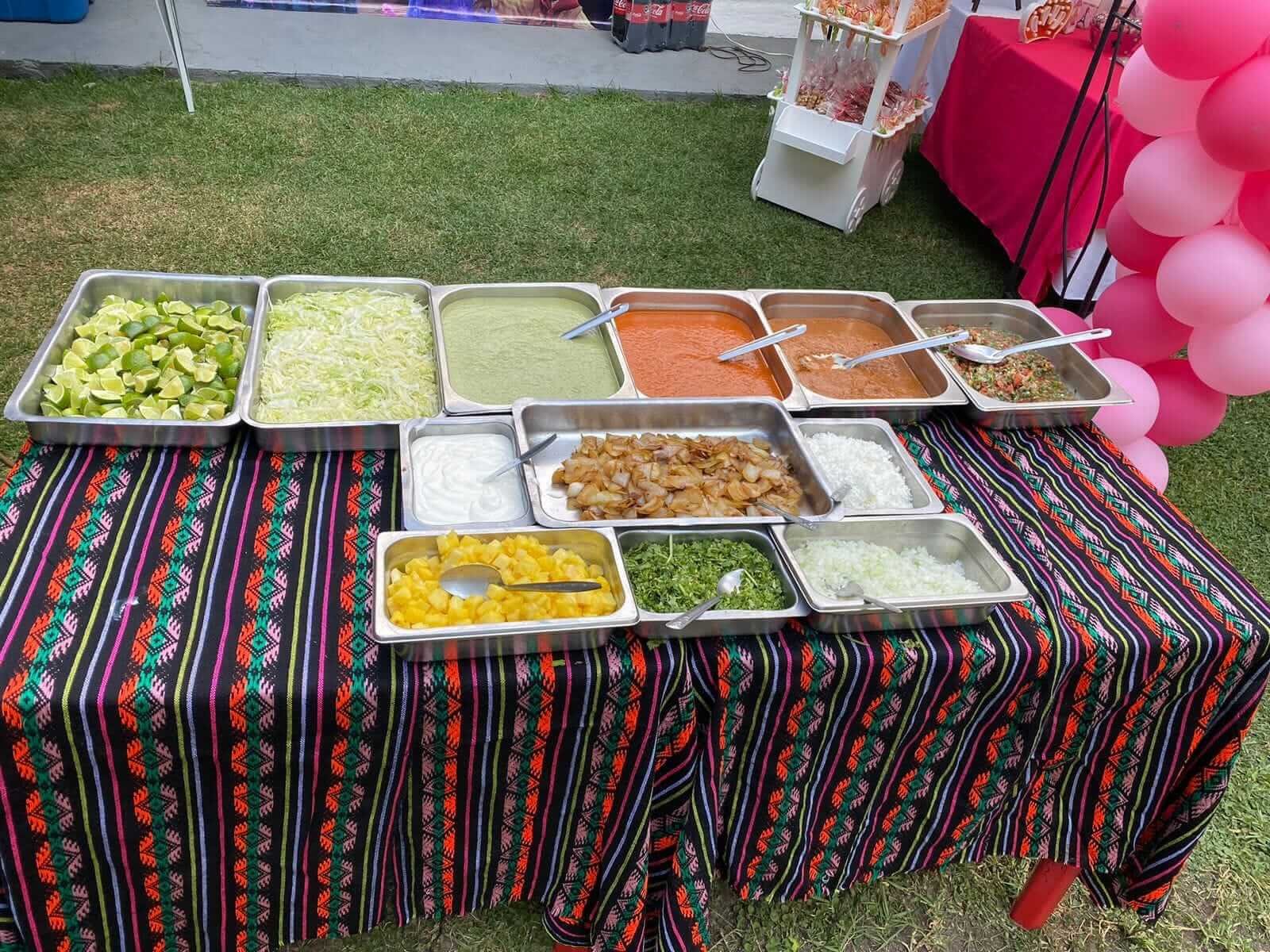 Mesa de dulces en Finca Junto al Río